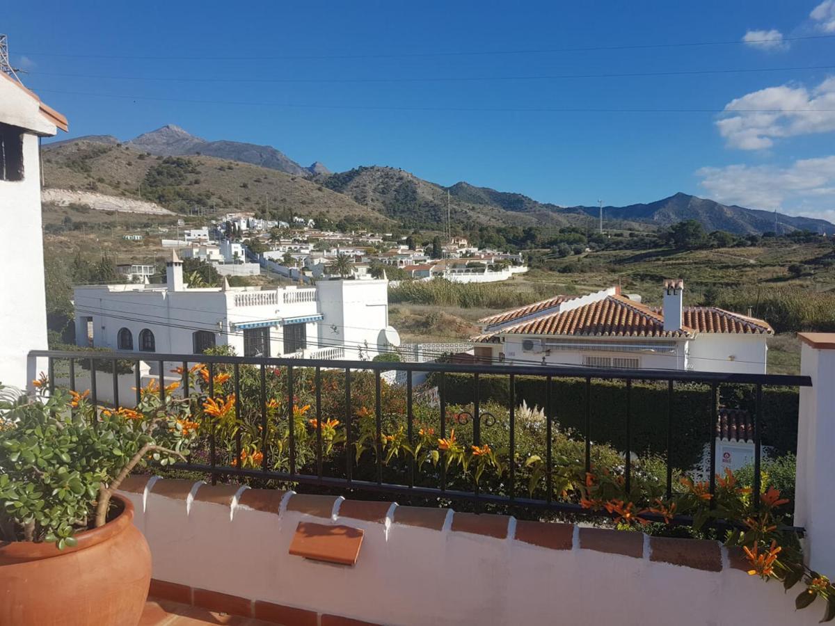 Bonita Villa En Nerja Casa Palomas Esterno foto