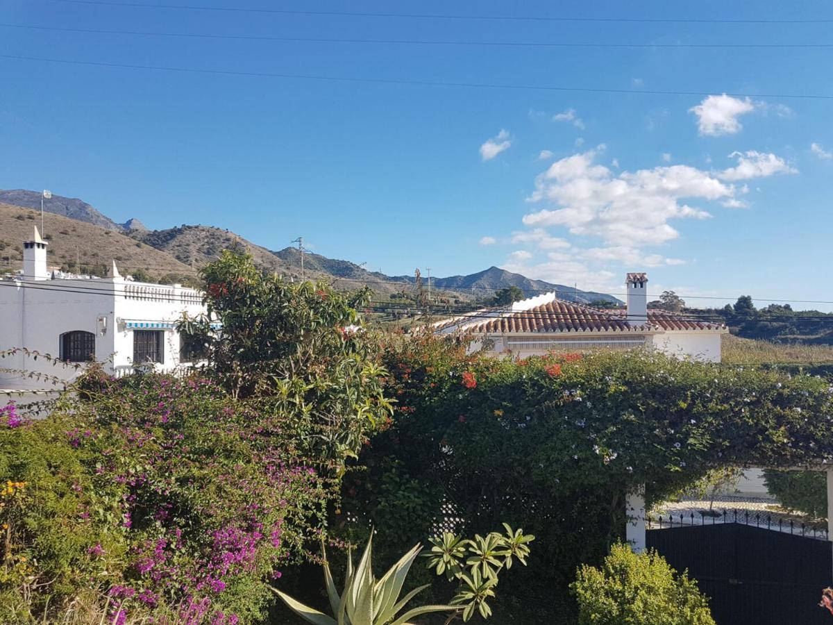 Bonita Villa En Nerja Casa Palomas Esterno foto